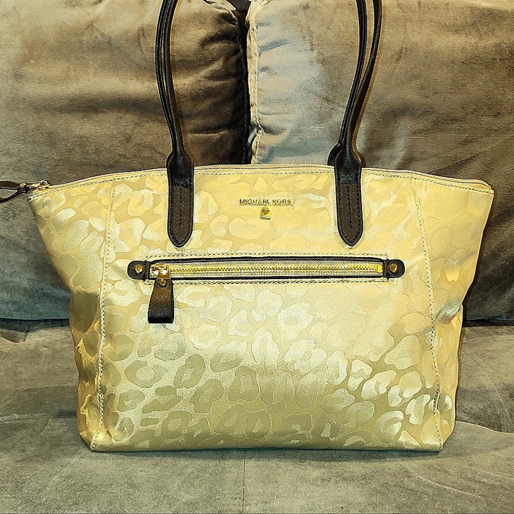 MICHAEL KORS KELSEY GOLD NYLON LEOPARD PRINT & BLACK LEATHER MEDIUM TOTE BAG - Picture 3 of 16
